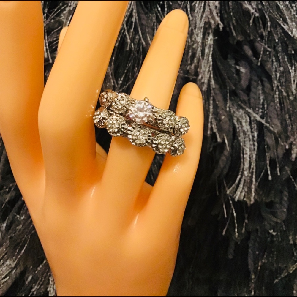 Beautiful 2pcs Ring Surrounded By Amazing Diamond Stone